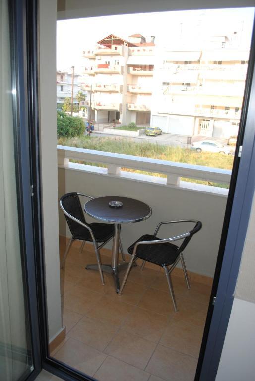 Niriides Studios And Apartments Paralia Katerinis Ruang foto
