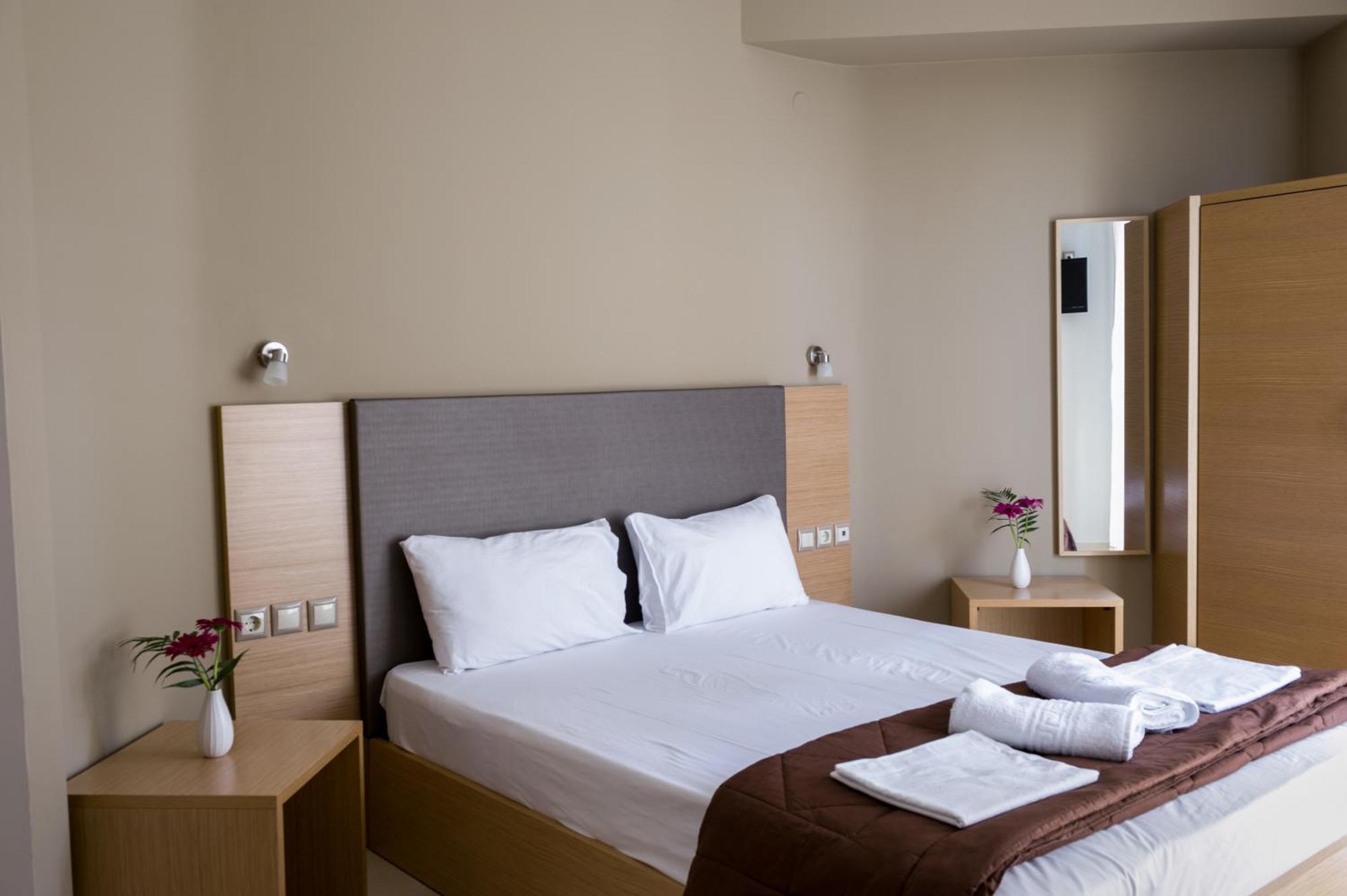 Niriides Studios And Apartments Paralia Katerinis Bagian luar foto